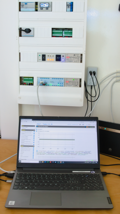 Elektro-Tableau und Leitrechner der HyWin-Test-Unit Elektro-Tableau und Leitrechner der HyWin-Test-Unit